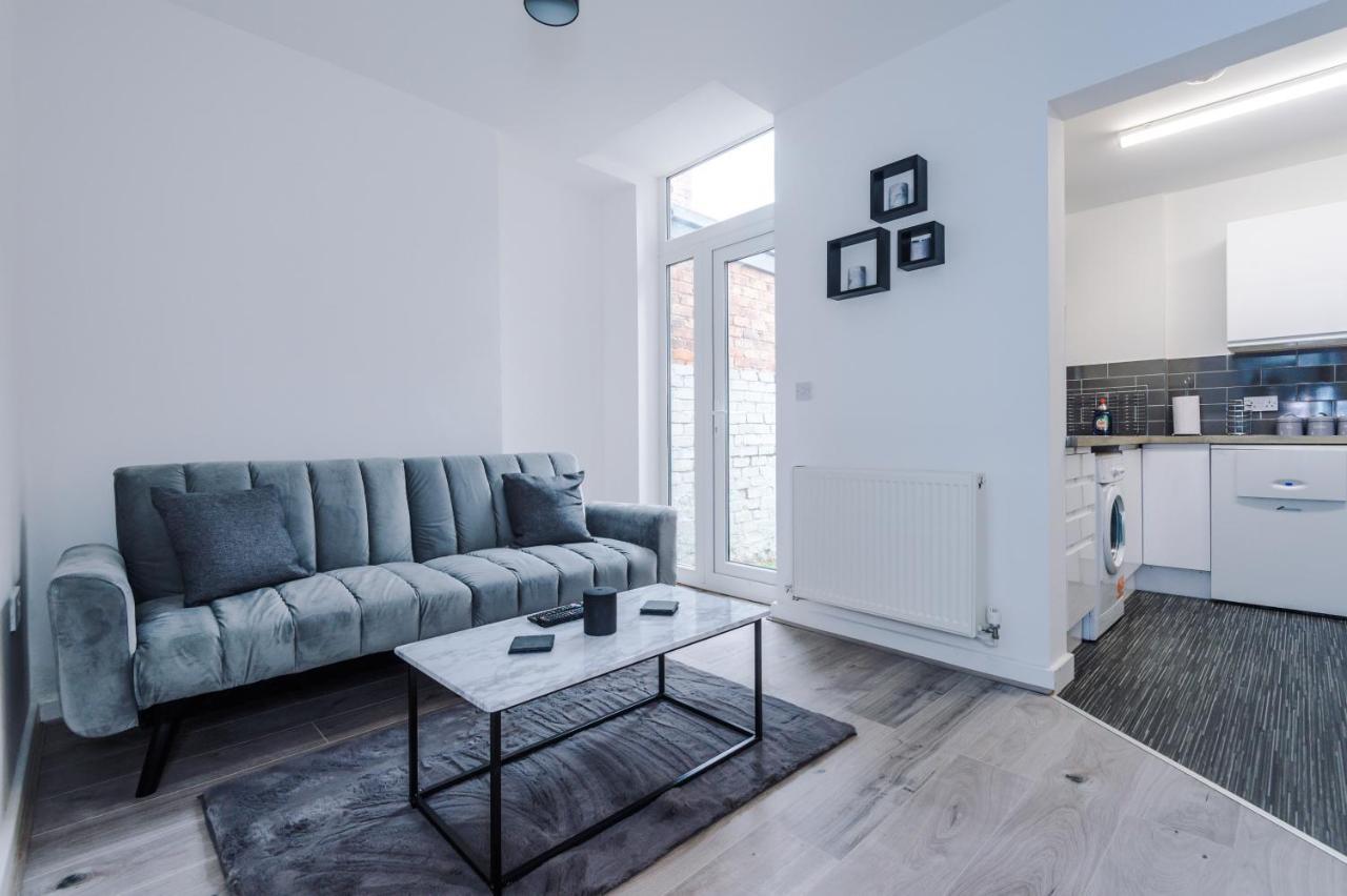 Cosy 3 Bed 3 Bath House - Central Liverpool -Self Check-In & Free Parking! Villa Exterior photo