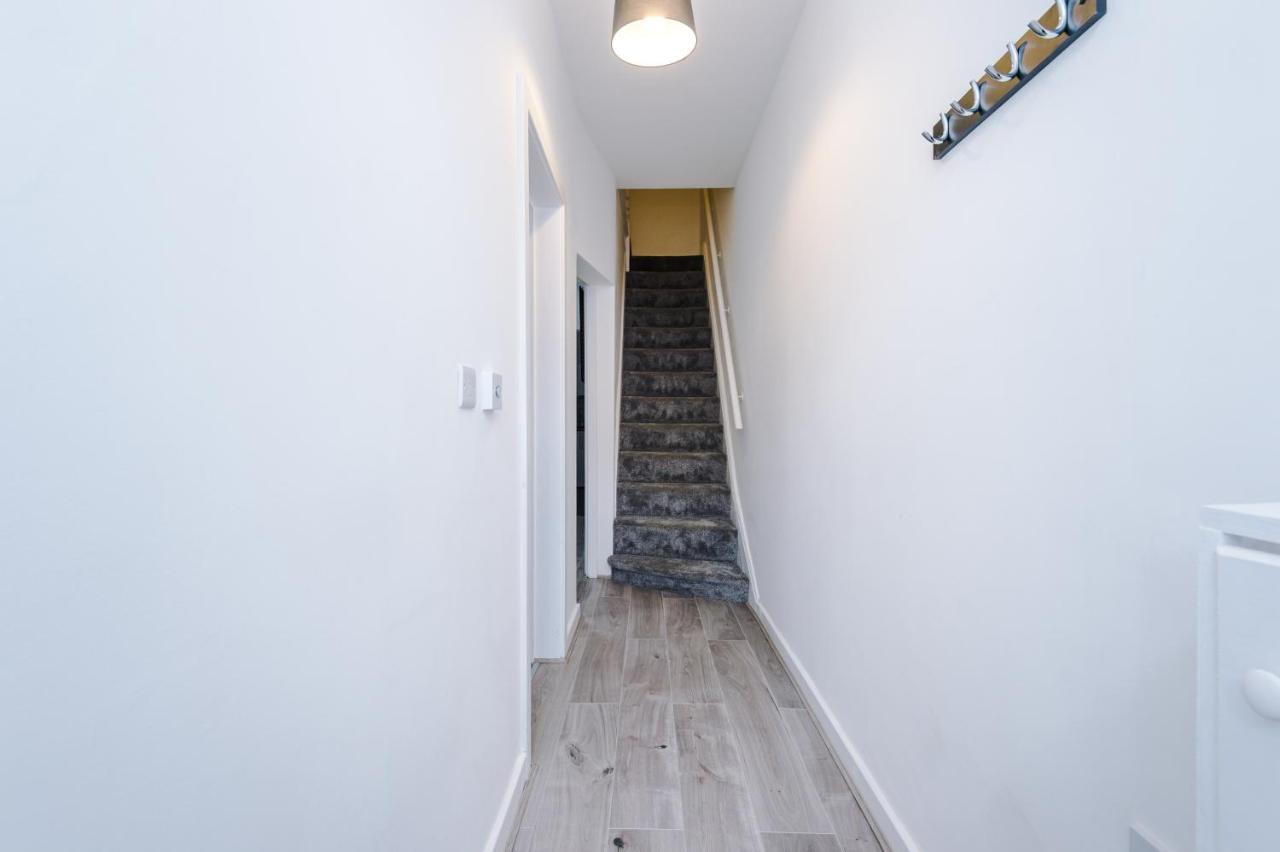Cosy 3 Bed 3 Bath House - Central Liverpool -Self Check-In & Free Parking! Villa Exterior photo