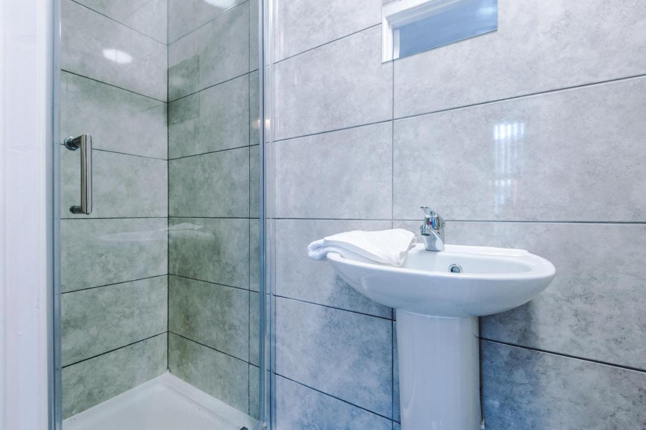 Cosy 3 Bed 3 Bath House - Central Liverpool -Self Check-In & Free Parking! Villa Exterior photo